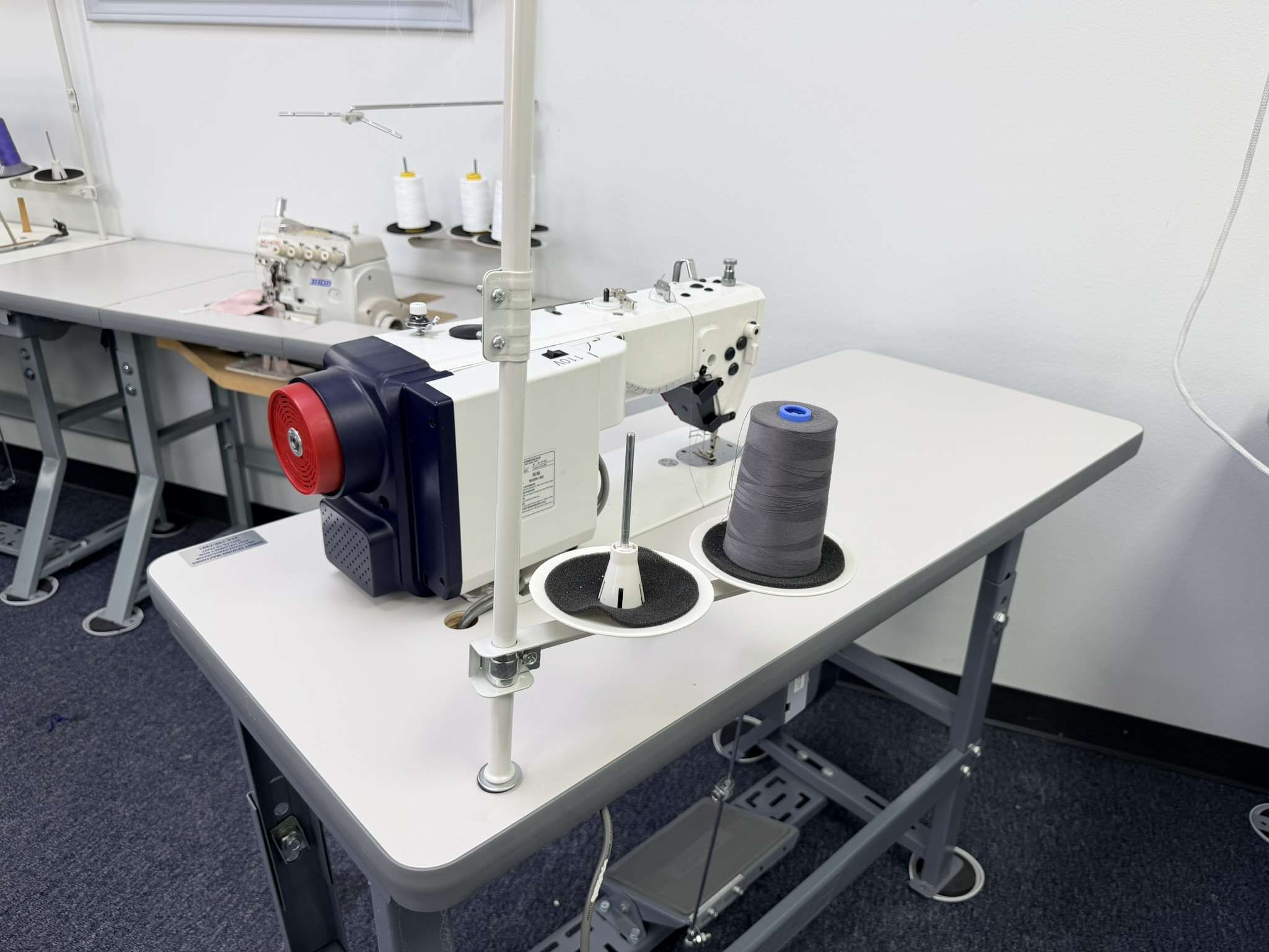 THOR D7-4 Automatic Single-Needle Lockstitch Sewing Machine Call For Price 214-749-7991. - Image 3
