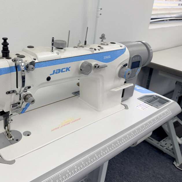 Jack 2060G Single-Needle Industrial Walking-Foot Sewing Machine.