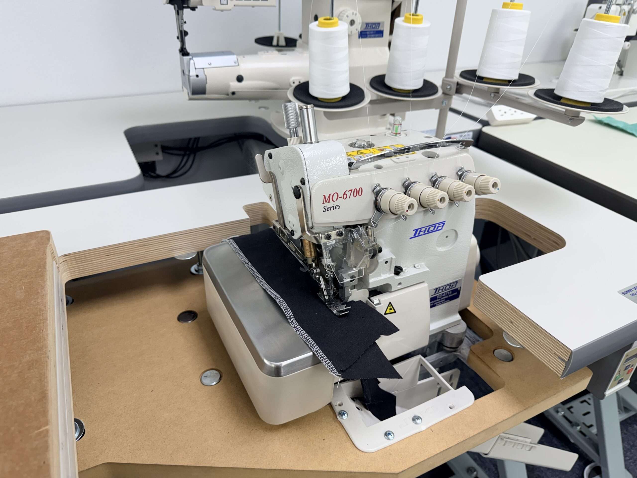 THOR RE-988D-3 Direct Drive Three Thread Industrial Serger Overlock Sewing Machine. Call for Price 214-749-7991. - Image 2